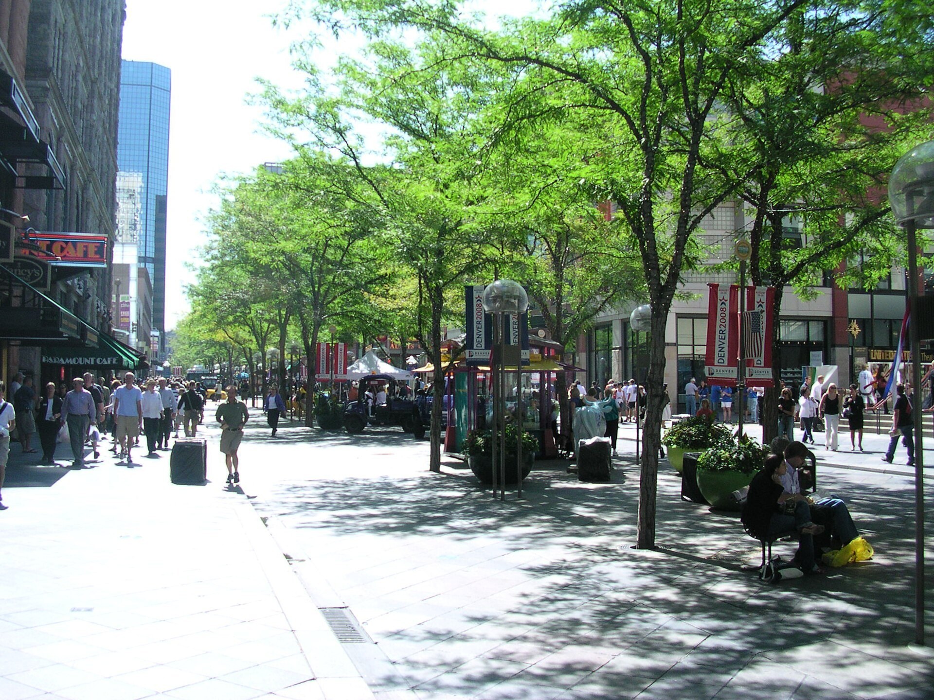 Crowds on the 16th Street Mall during the 2008 Democratic National Convention