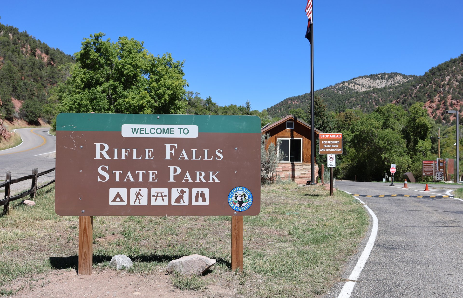 Rifle Falls State Park – The entrance area at Rifle Falls State Park in Garfield County, Colorado.